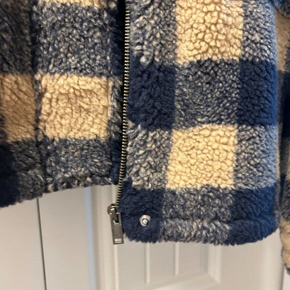NWT American Eagle Checkered Zip-Up Sherpa Shacket - Picture 10 of 12